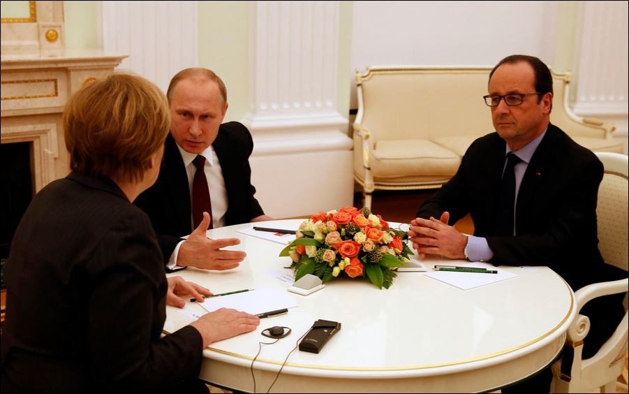 Μέρκελ, Ολάντ και Πούτιν ζητούν εφαρμογή της εκεχειρίας στην Ουκρανία