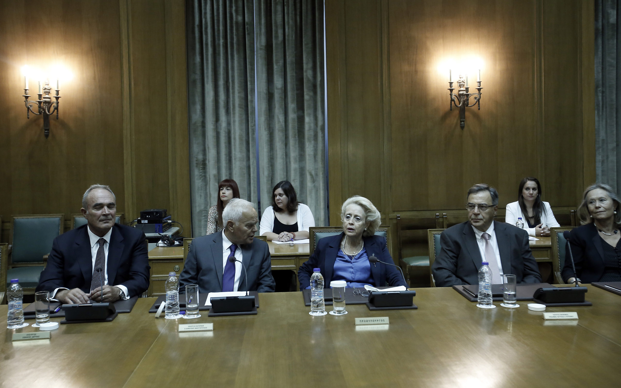 Ολοκληρώθηκε η πρώτη συνεδρίαση του υπηρεσιακού υπουργικού συμβουλίου