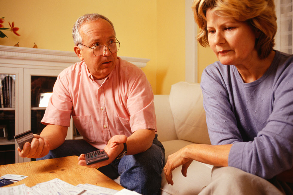 Τριπλή μείωση σε κύριες και επικουρικές συντάξεις