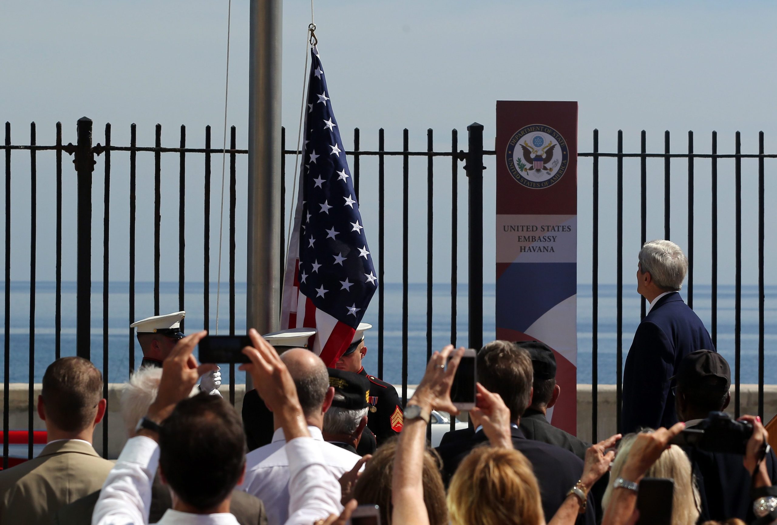 Υψώθηκε η αμερικανική σημαία στην Κούβα – ΦΩΤΟ