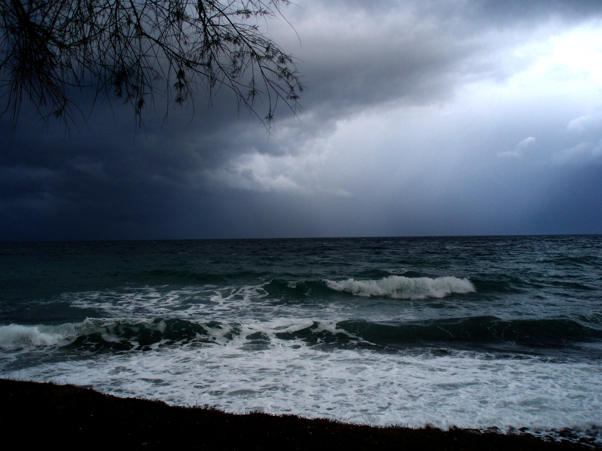 Έκτακτο δελτίο της ΕΜΥ: Καταιγίδες, ισχυροί άνεμοι και χαλάζι