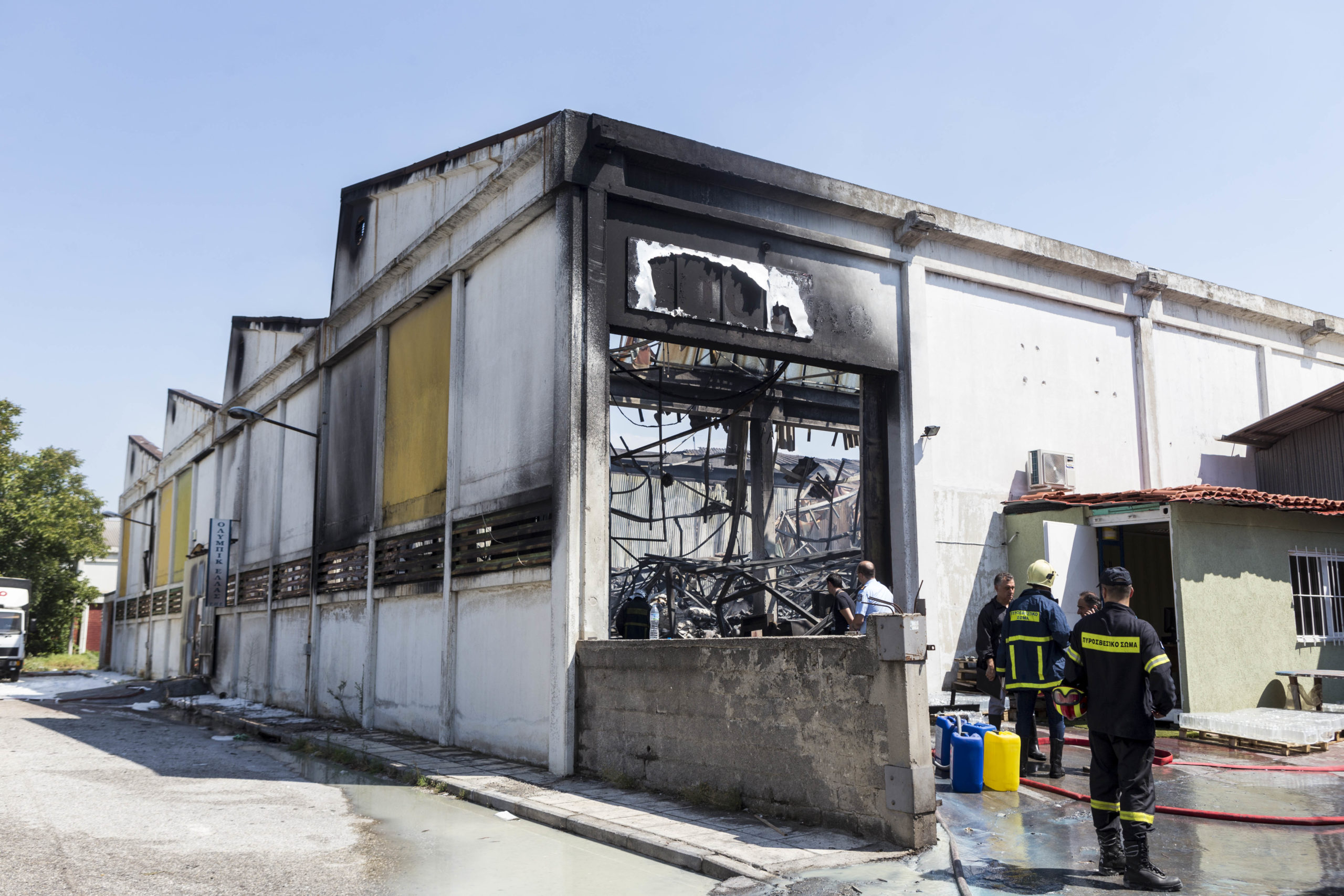 Ένας νεκρός από τη φωτιά σε εργοστάσιο χρωμάτων