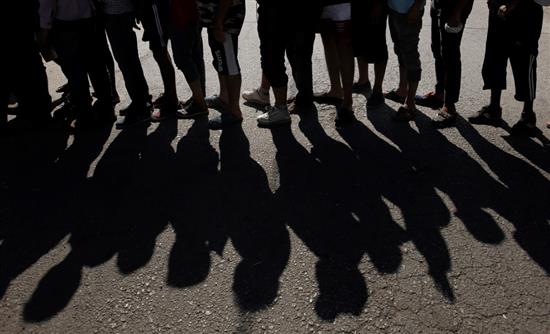 Reuters: Η αστυνομία των Σκοπίων ρίχνει δακρυγόνα στους μετανάστες