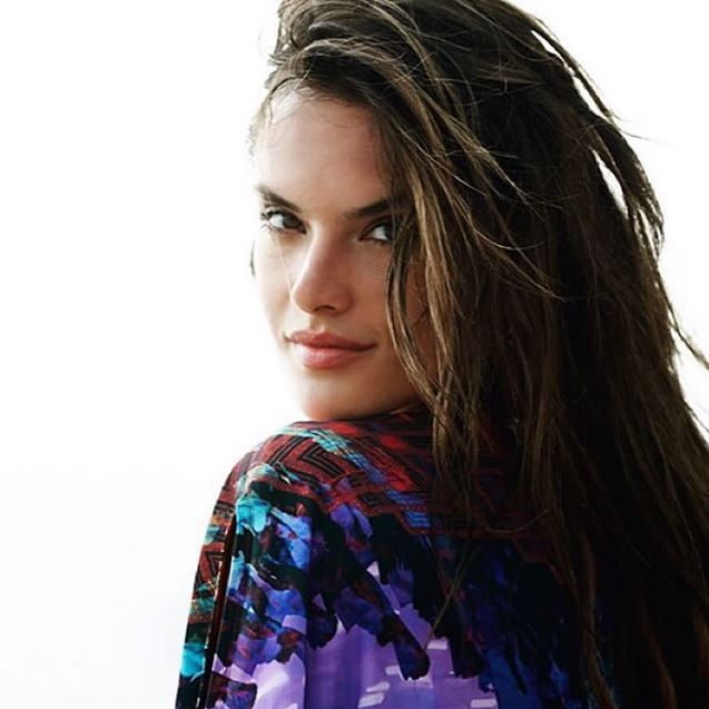 Στη Μύκονο η Αλεσάντρα Αμπρόσιο – ΦΩΤΟ