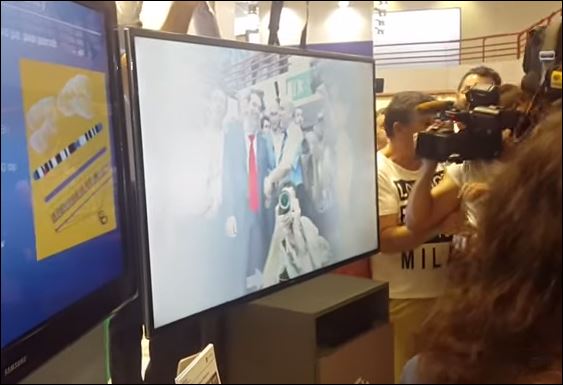 Ο Τσίπρας “φόρεσε” γραβάτα στη ΔΕΘ – ΒΙΝΤΕΟ