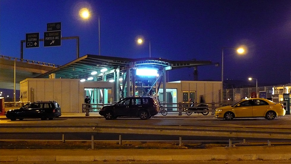 Χάκερ ευθύνεται για την προβολή ερωτικού περιεχομένου σε οθόνη του Προαστιακού