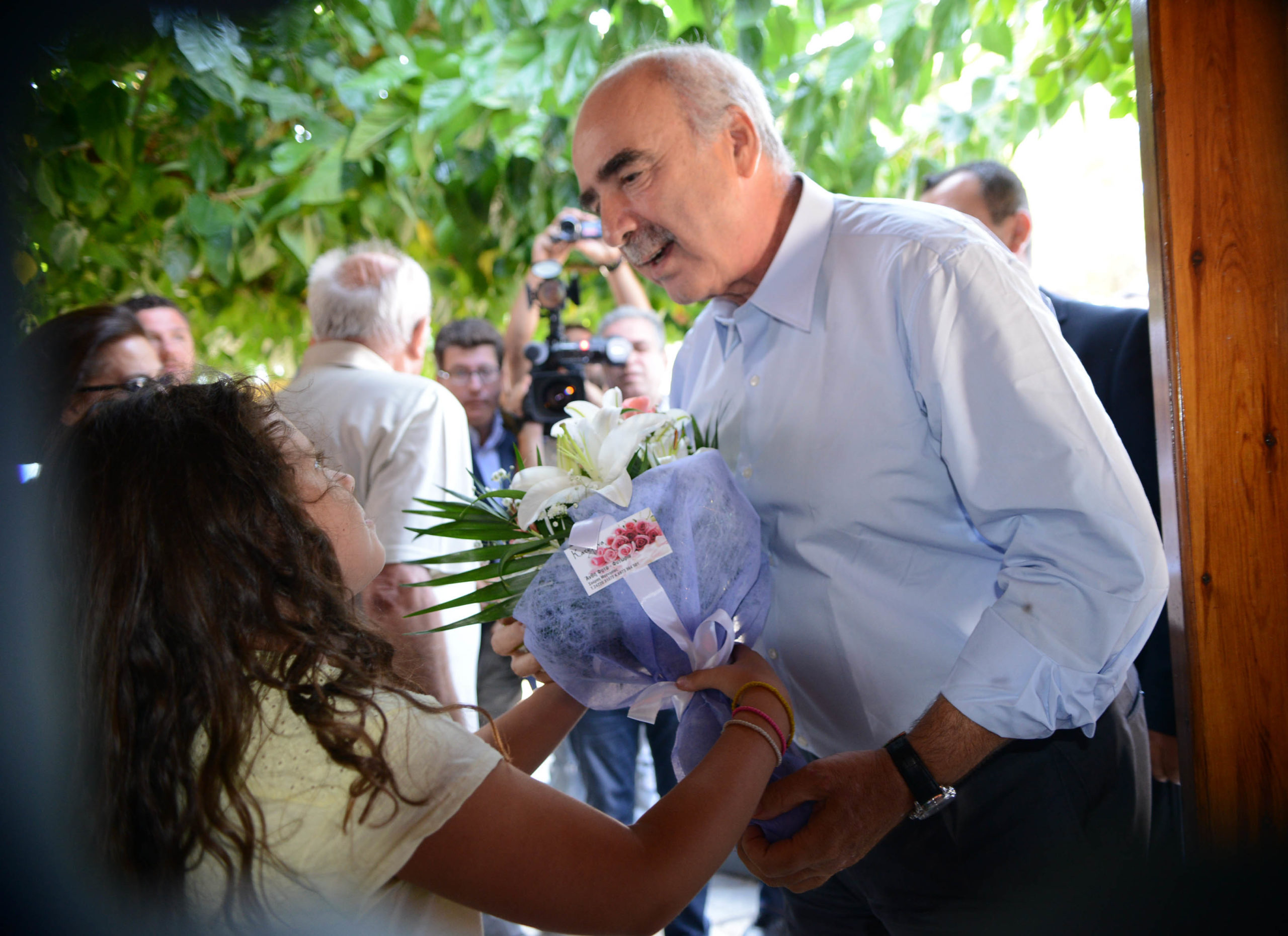 Μια… ανθοδέσμη για τον Μεϊμαράκη – ΦΩΤΟ