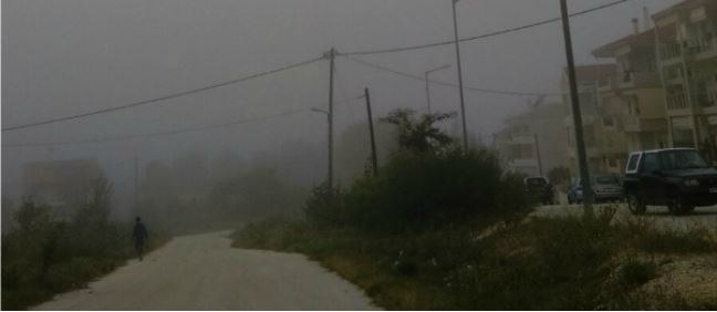 Πέπλο ομίχλης καλύπτει τα Γιάννενα – ΦΩΤΟ