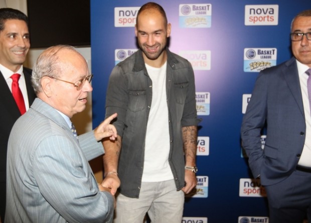 Χειραψία Θανάση Γιαννακόπουλου – Σπανούλη