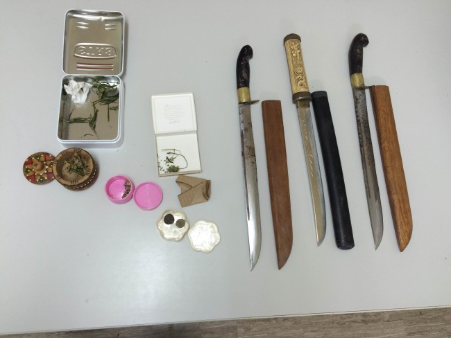 Το χωράφι έκρυβε αρχαία νομίσματα και ναρκωτικά – ΦΩΤΟ