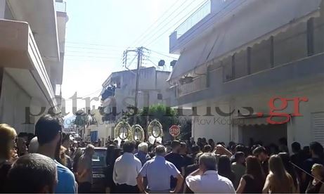 Θρήνος στην κηδεία του 17χρονου – ΒΙΝΤΕΟ