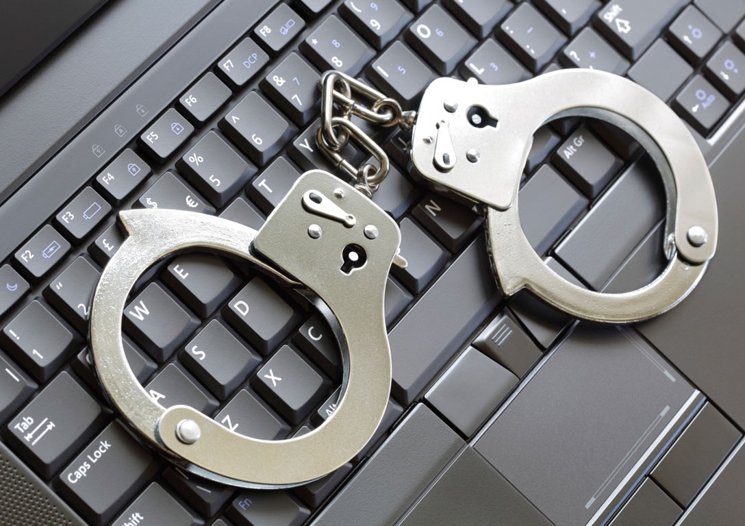 Συλλήψεις σε Ρόδο και Κεφαλονιά για πορνογραφία ανηλίκων μέσω διαδικτύου