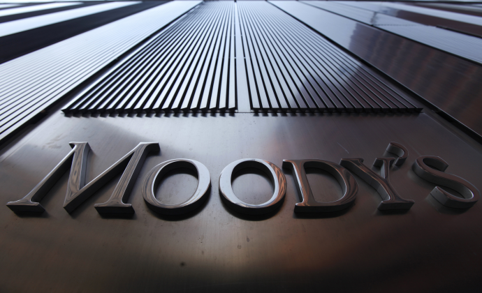 Ο οίκος Moody’ s υποβάθμισε επτά γαλλικές τράπεζες