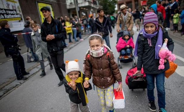 Θερμή υποδοχή στους πρόσφυγες σε πόλεις της Γερμανίας