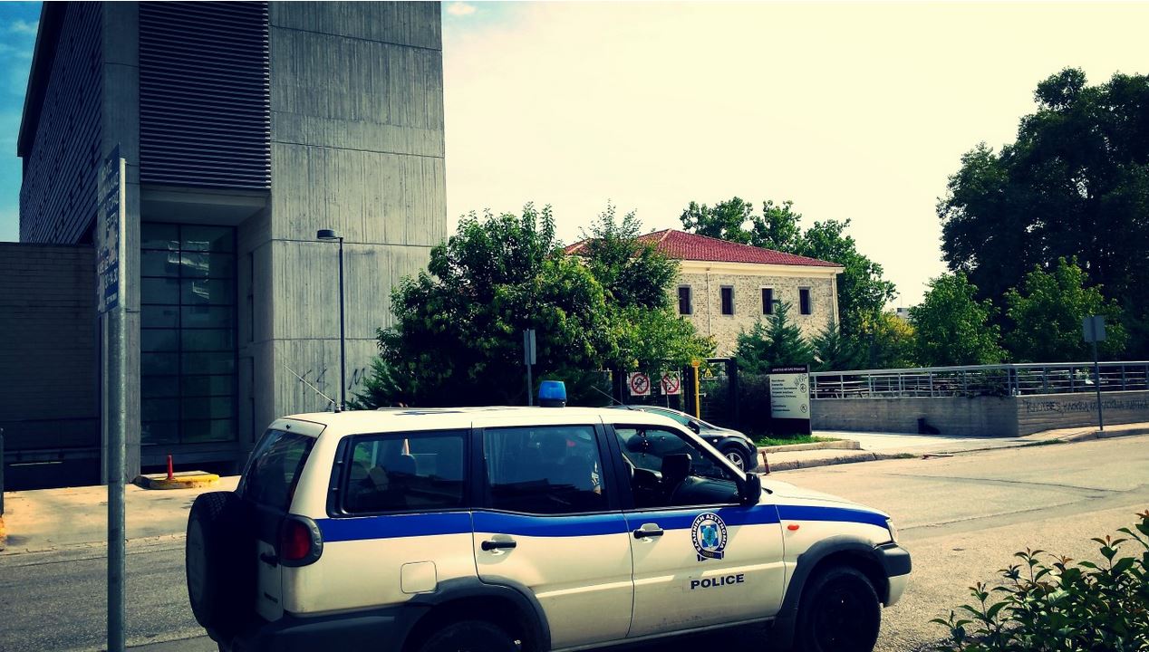 Τηλεφώνημα για βόμβα στα δικαστήρια Τρικάλων- ΤΩΡΑ