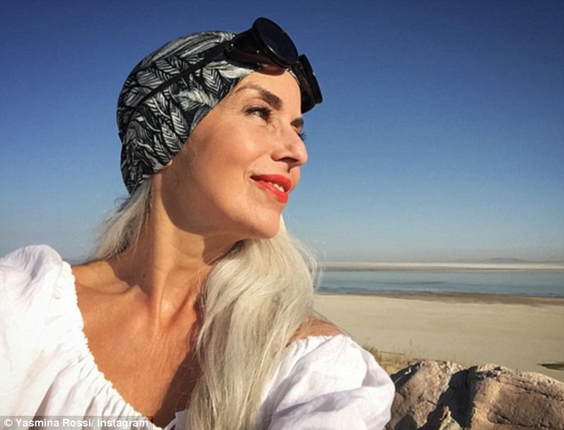 Η 59χρονη που μαγεύει τις πασαρέλες – ΦΩΤΟ