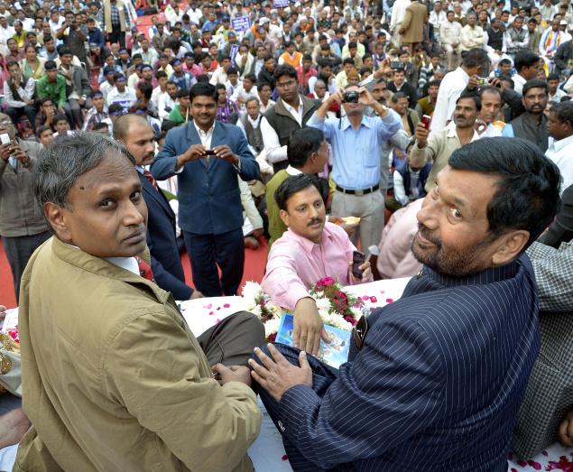 2,3 εκ. αιτήσεις για 368 θέσεις εργασίας