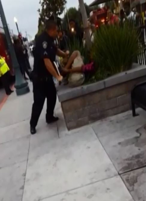 Τον «τιμώρησαν» επειδή περπατούσε στο δρόμο- ΒΙΝΤΕΟ