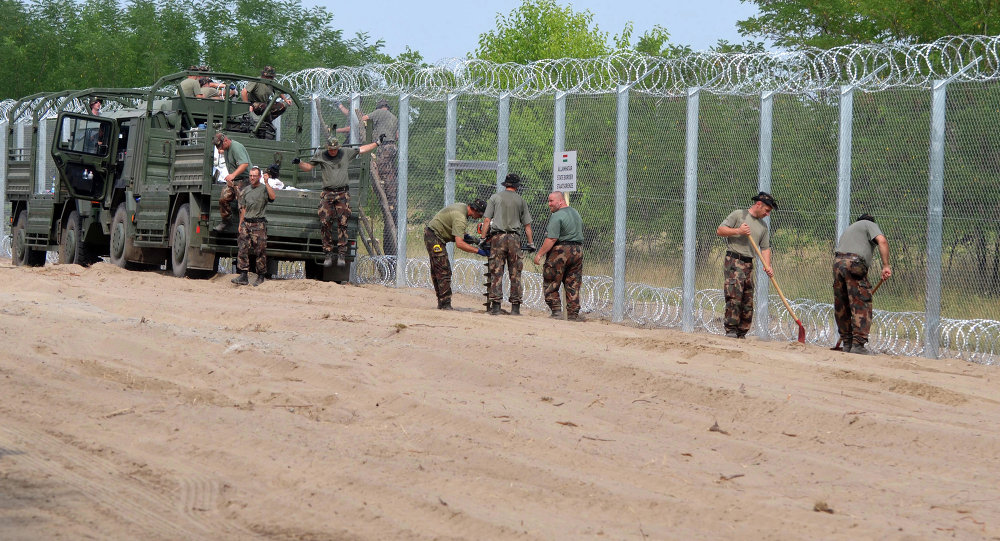 Η Ουγγαρία χτίζει και δεύτερο φράκτη στα σύνορα με τη Σερβία