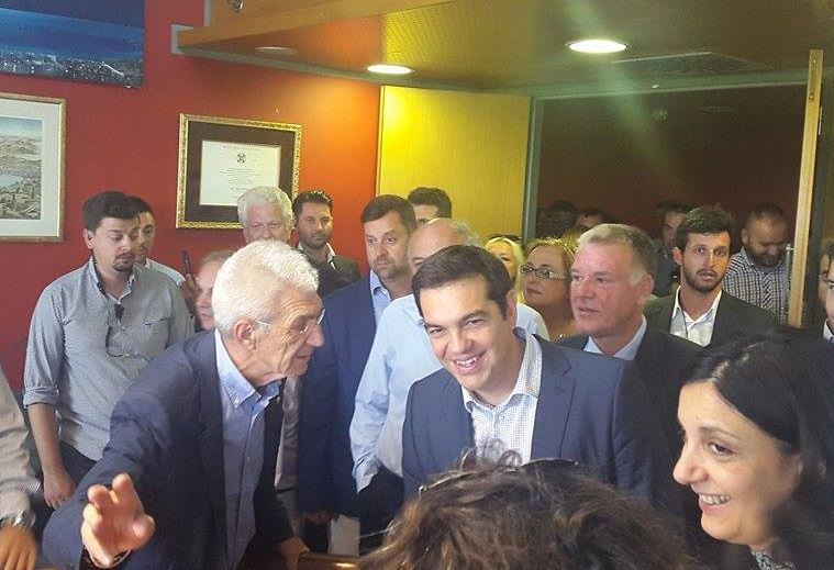 Το σχόλιο του Τσίπρα στον Μπουτάρη για το γραφείο του – ΦΩΤΟ