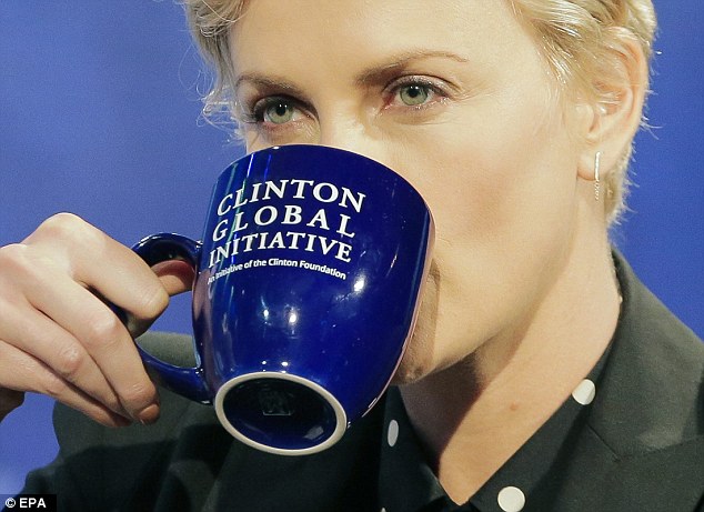 Η Σαρλίζ Θερόν μίλησε πριν από τον Τσίπρα στο συνέδριο του Κλίντον- ΦΩΤΟ