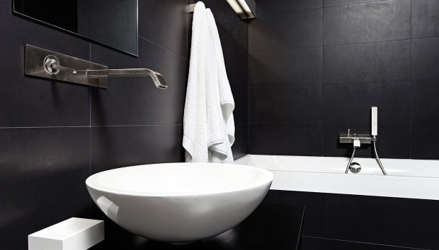 6 αηδιαστικά λάθη που κάνουμε στο μπάνιο μας