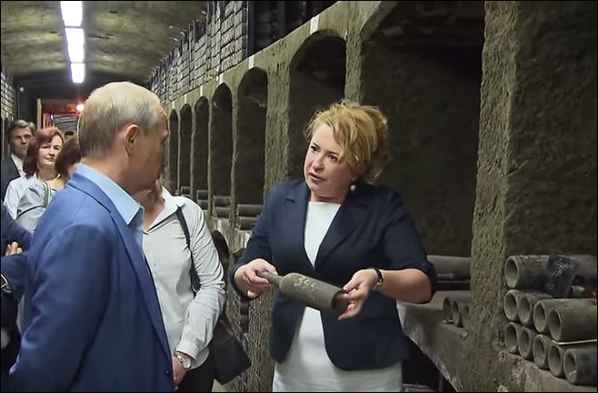 Πούτιν και Μπερλουσκόνι άνοιξαν μπουκάλι… 240 ετών – ΒΙΝΤΕΟ