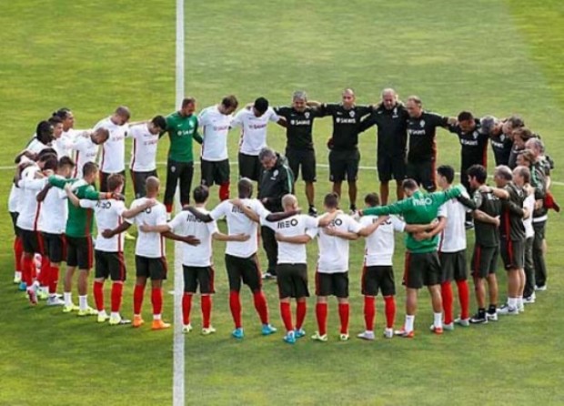 Συγκλονιστική κίνηση Σάντος για τους πρόσφυγες – BINTEO