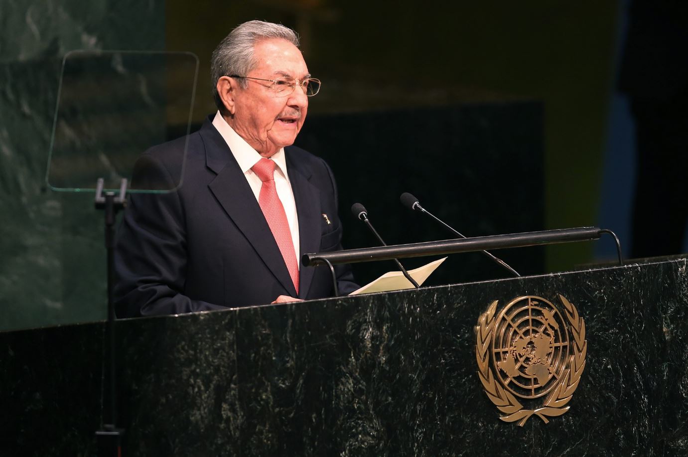 Την άρση του εμπάργκο ζήτησε ο Ραούλ Κάστρο