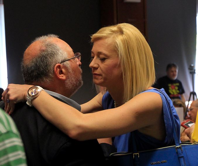 Η αγκαλιά της Ραχήλ Μακρή στον Ήσυχο – ΦΩΤΟ