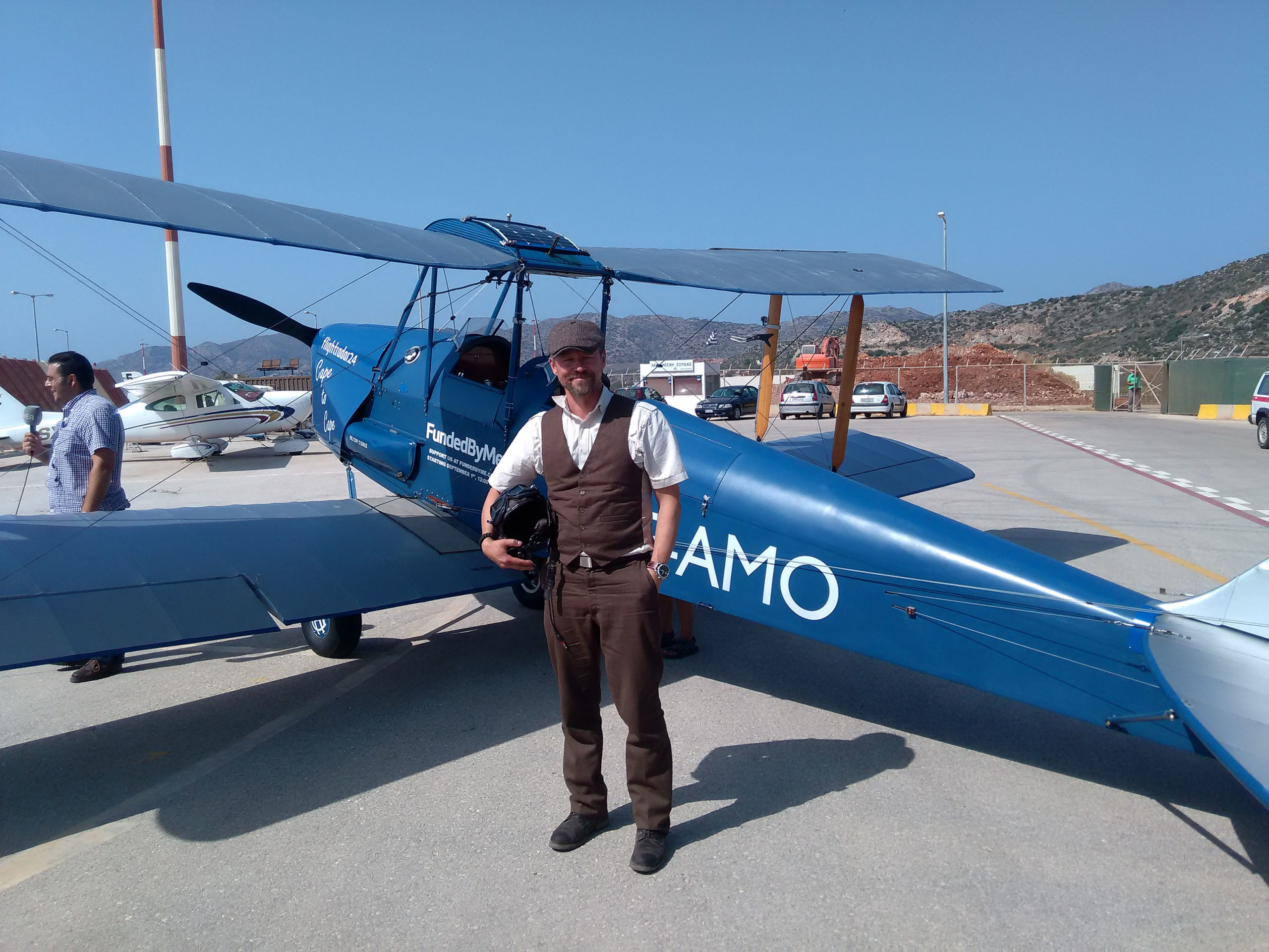 Διανύει 16.000 χλμ με ένα μικρό αεροπλάνο του 1935