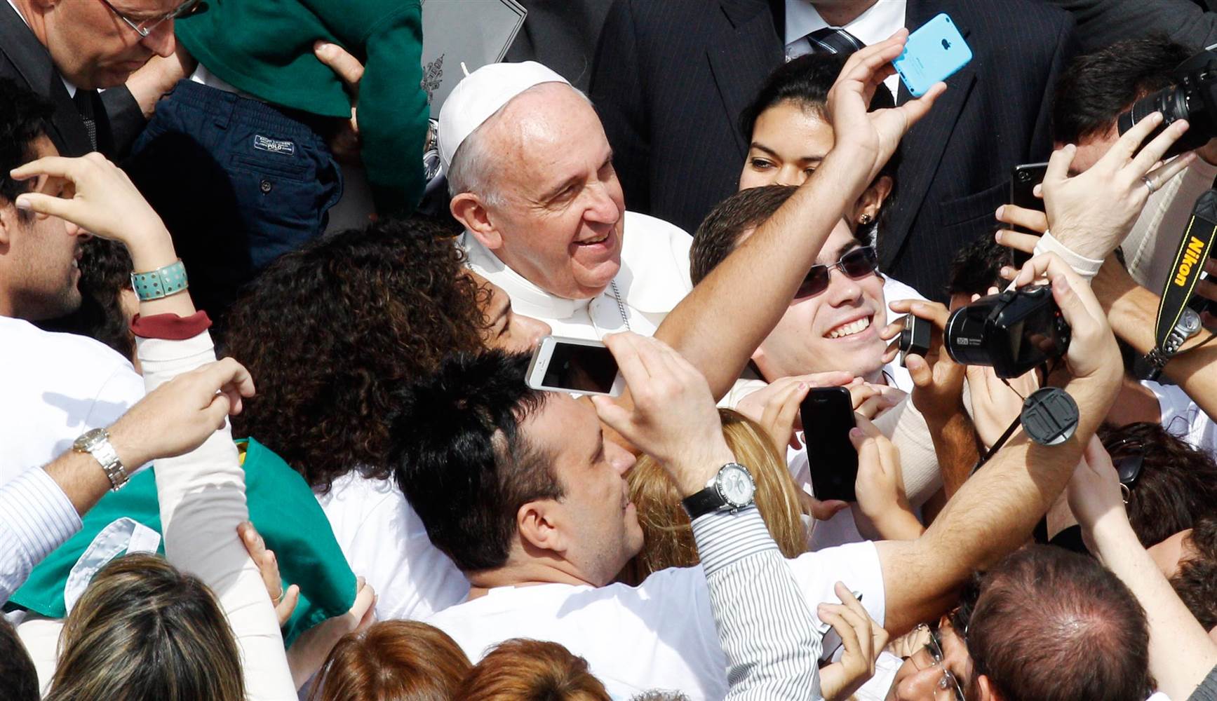 Θέλετε να δείτε τον Πάπα; Ξεχάστε τα selfie sticks