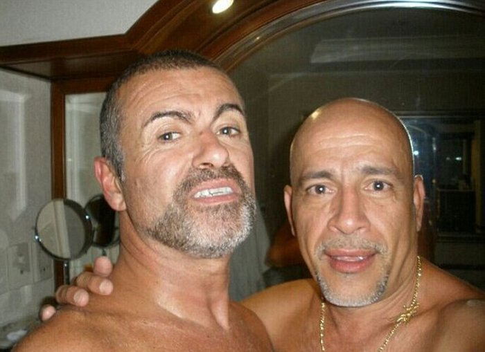 O άντρας που έβγαλε γυμνό τον Τζορτζ Μάικλ στο διαδίκτυο – ΦΩΤΟ