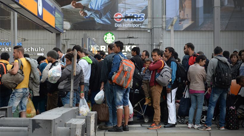 Γερμανία – Μηνιαία χρηματοδότηση 670 ευρώ ανά πρόσφυγα
