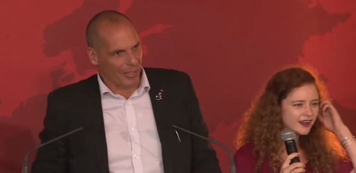 Ο Βαρουφάκης σε εκδήλωση της Humanite με σφυροδρέπανο στο πέτο- ΦΩΤΟ