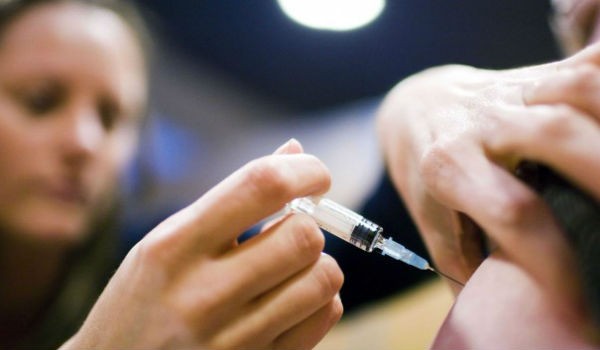 Εποχική γρίπη – Τι γίνεται με το νέο εμβόλιο;