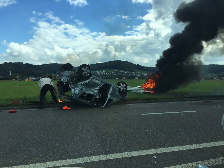 Αεροσκάφος συγκρούστηκε με… ΙΧ στην Ελβετία – ΦΩΤΟ