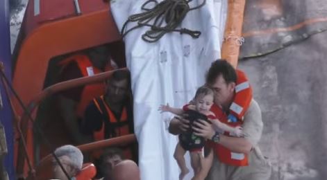 Δραματική διάσωση 61 μεταναστών στο Αιγαίο – ΒΙΝΤΕΟ