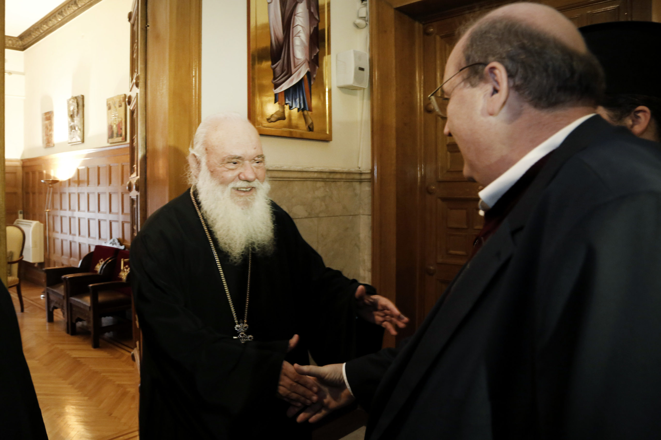 Σε εξέλιξη η συνάντηση Ιερώνυμου- Φίλη – ΦΩΤΟ