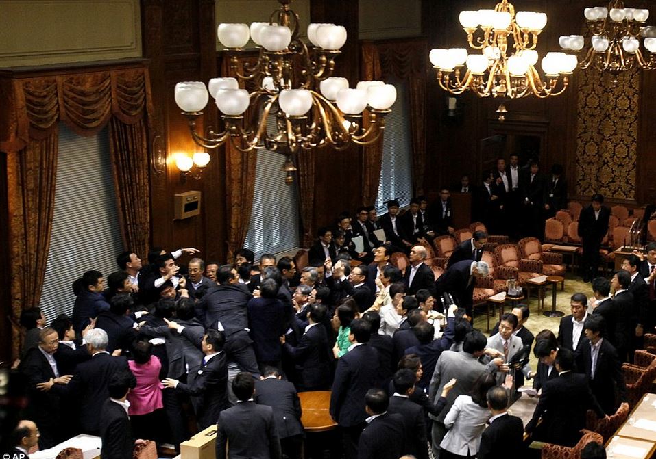 Ρινγκ το ιαπωνικό κοινοβούλιο – ΦΩΤΟ