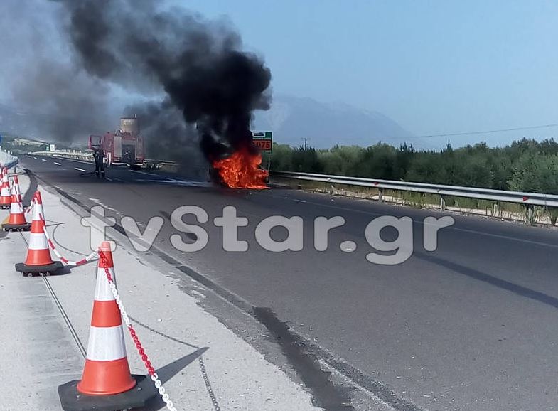 Κάηκε αυτοκίνητο στα διόδια της Αγίας Τριάδας – ΦΩΤΟ