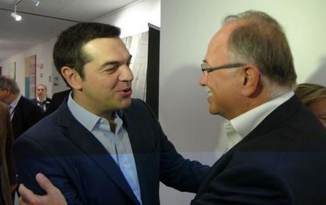 Ο θερμός χαιρετισμός του Τσίπρα με τον Παπαδημούλη – ΦΩΤΟ