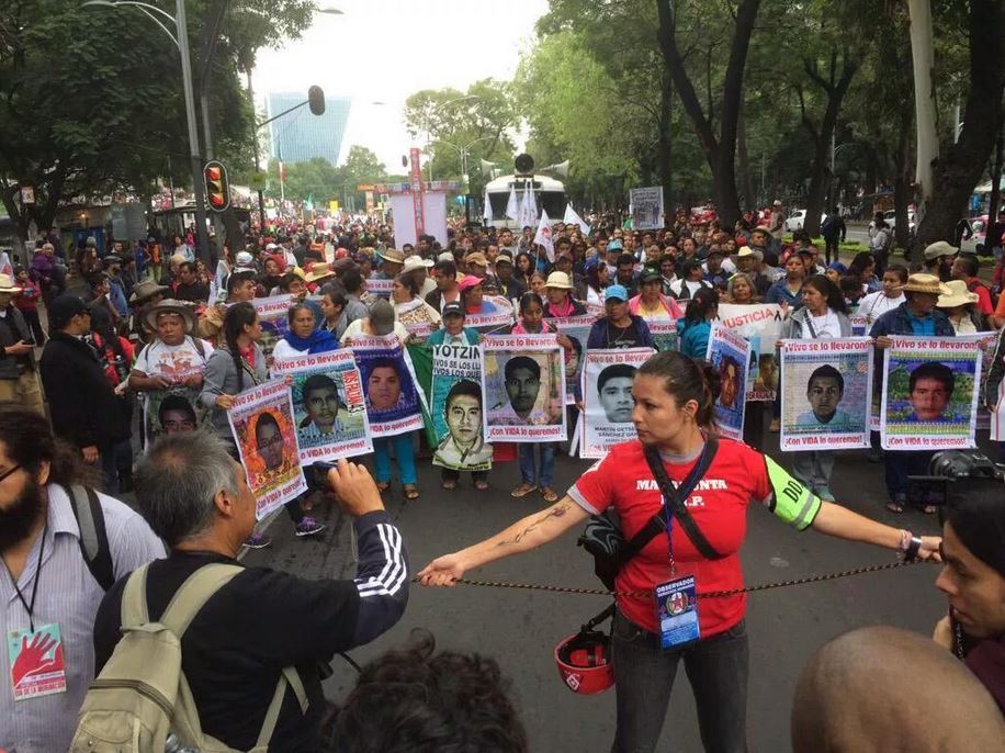 Μαζικές πορείες στο Μεξικό για τους 43 αγνοούμενους φοιτητές – ΦΩΤΟ