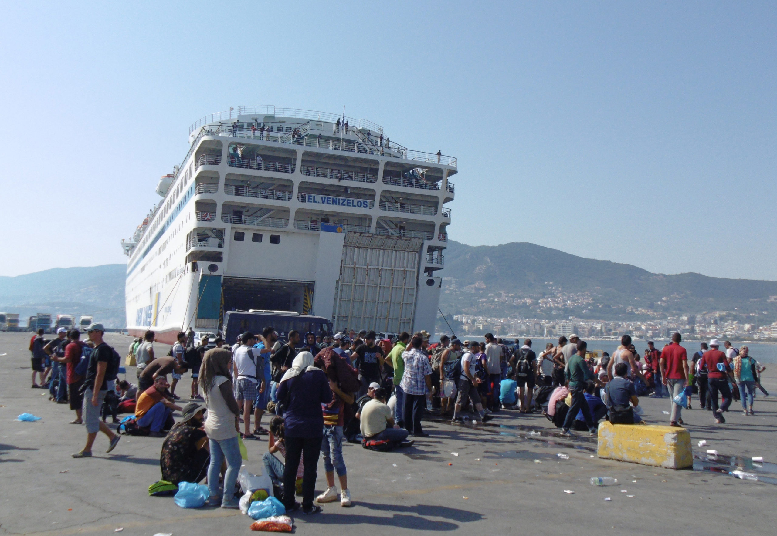 Και τρίτο πλοίο για τη μεταφορά μεταναστών από το λιμάνι της Μυτιλήνης
