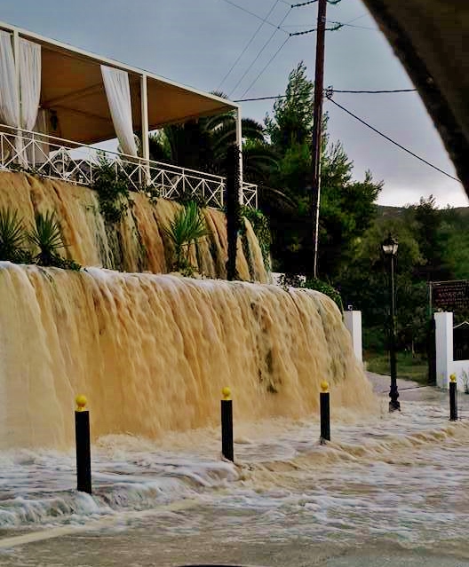 Θεομηνία στην Κεφαλονιά – Χωρίς ρεύμα το νησί – ΦΩΤΟ