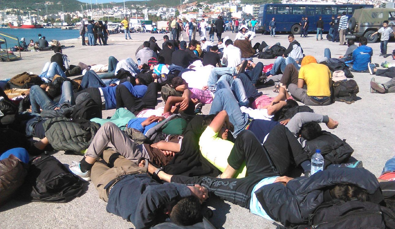 Ανήλικοι πέταξαν μολότοφ σε πρόσφυγες – Δύο συλλήψεις από την ΕΛ.ΑΣ.