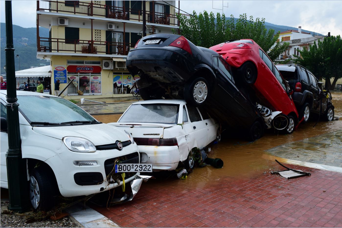 Συνδρομή του στρατού στη Σκόπελο