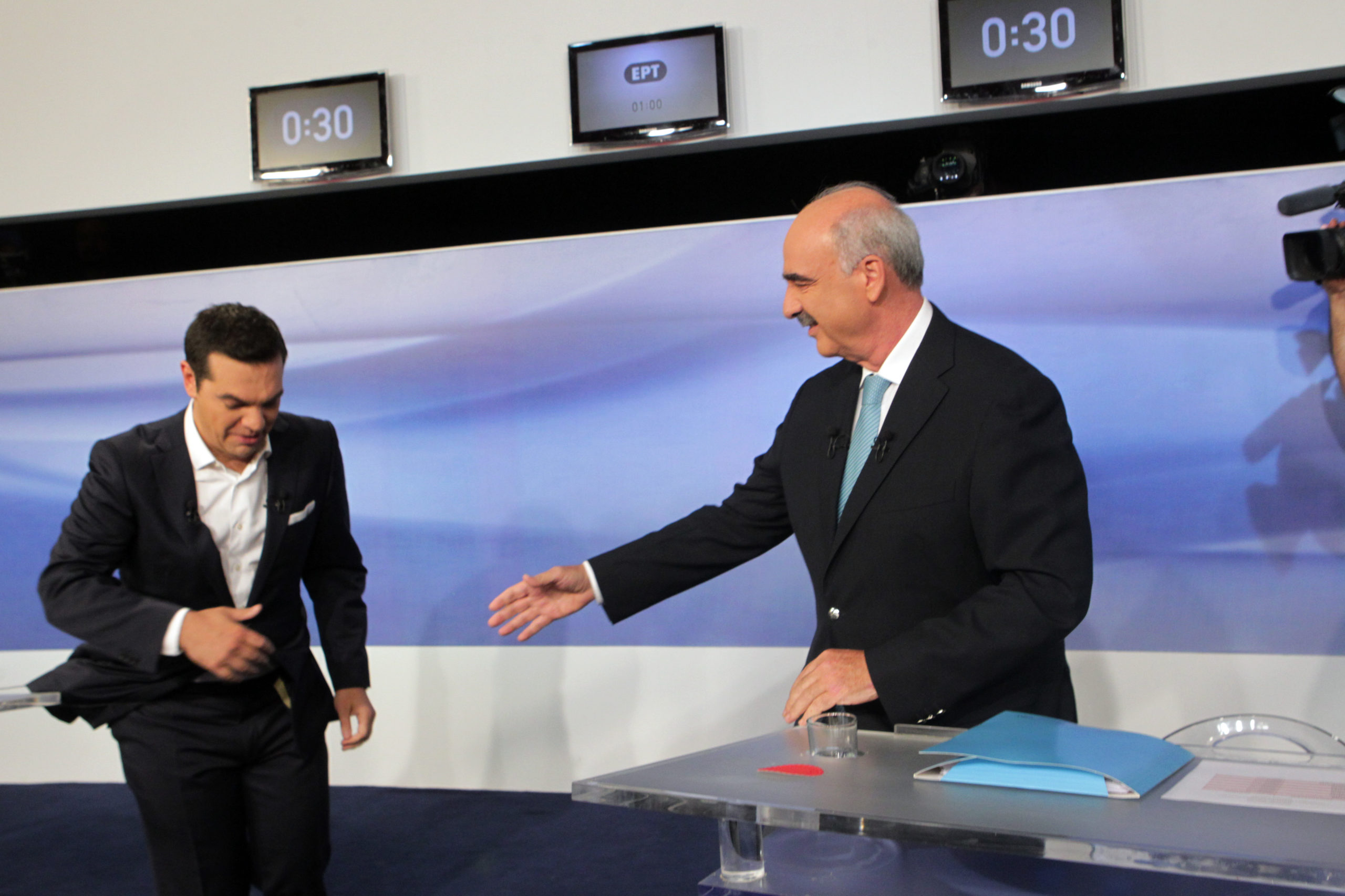 Τι εμπόδισε τη χειραψία Τσίπρα – Μεϊμαράκη – ΦΩΤΟ