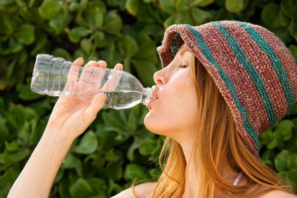 Χάστε κιλά πίνοντας δυο ποτήρια νερό πριν το φαγητό