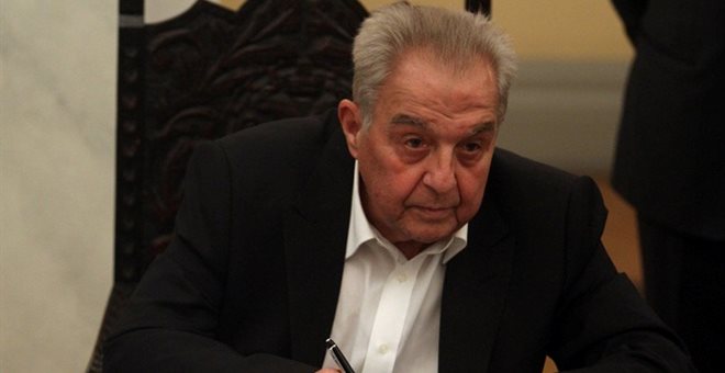 Der Standard: Φλαμπουράρης, η “πατρική φιγούρα” πίσω από τον Τσίπρα